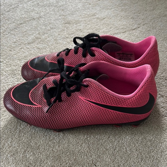 Nike Kids cleats  - Pink and Black size 6Y big girl - Picture 1 of 5